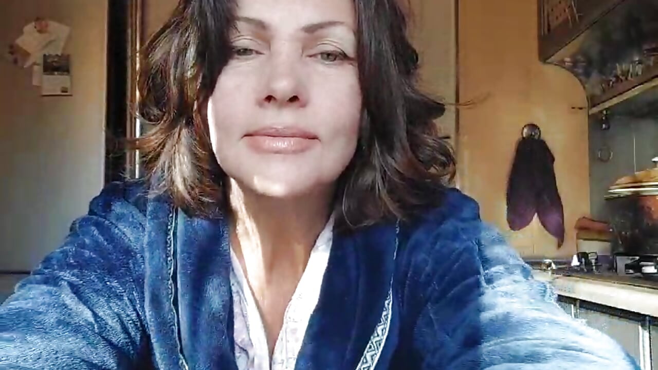 home relax - video by Baby-Matilda cam model