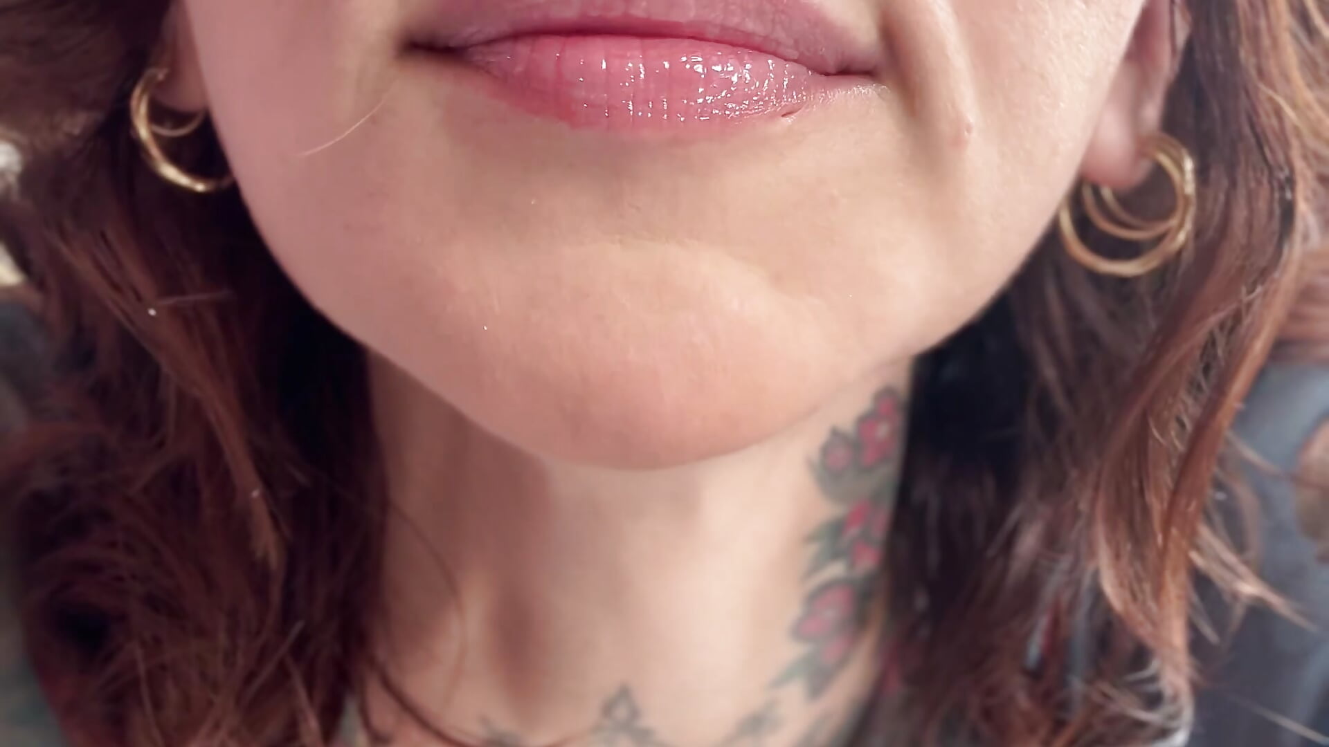 Besos con amor - video di Evangelyne_1 modella di cam