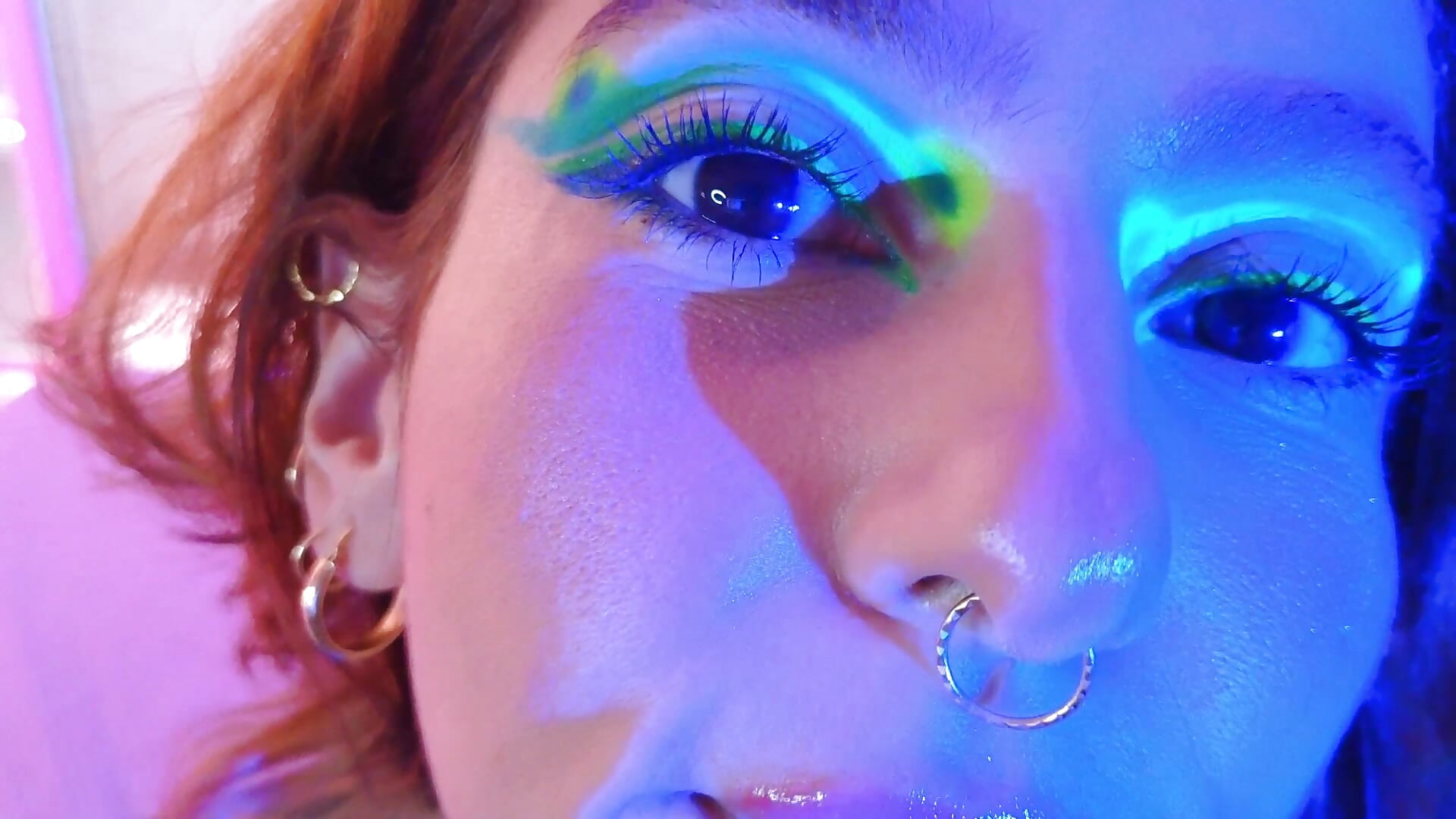 day  makeup  neon - video di Evangelyne_1 modella di cam