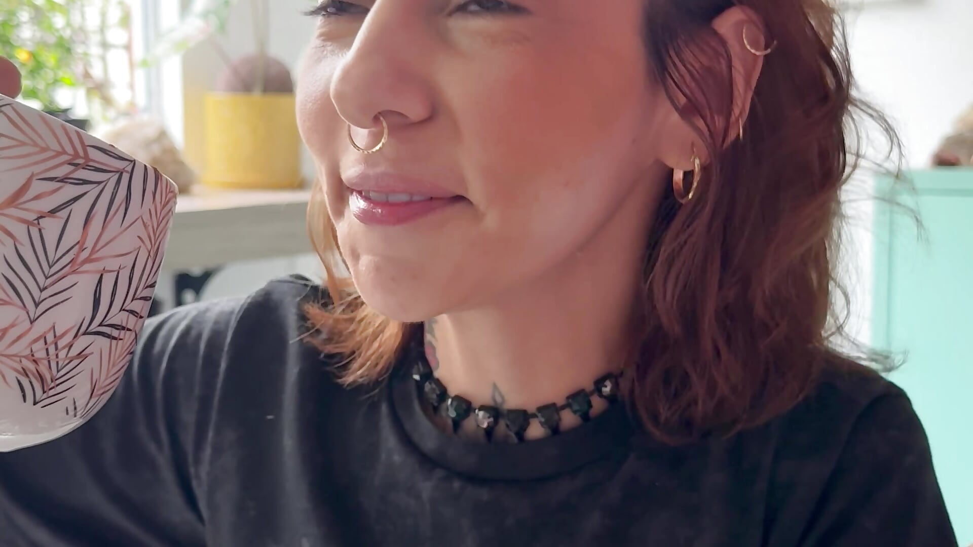 Tomando café con ustedes - video di Evangelyne_1 modella di cam