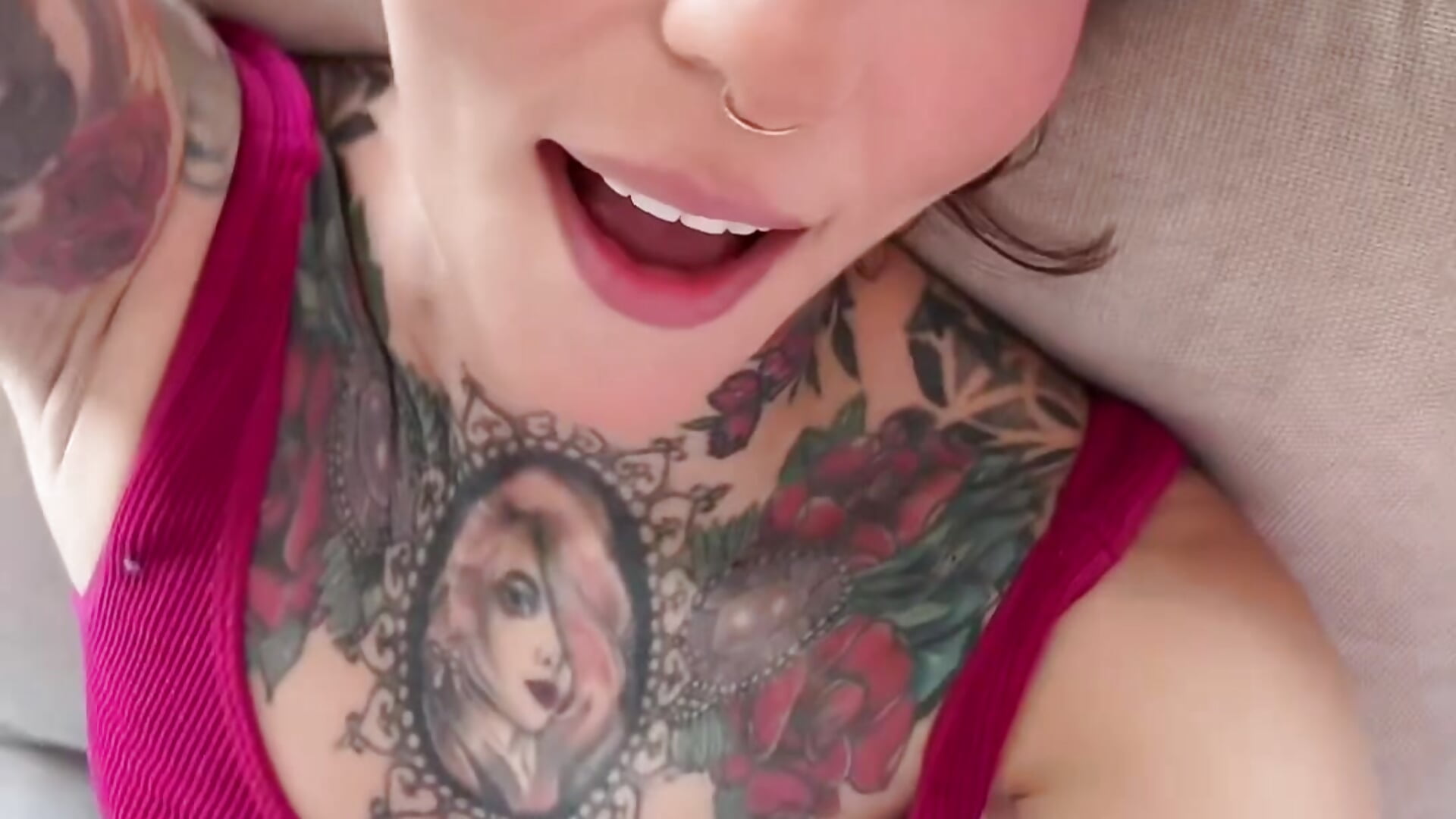 Se me calló el trípode - video di Evangelyne_1 modella di cam