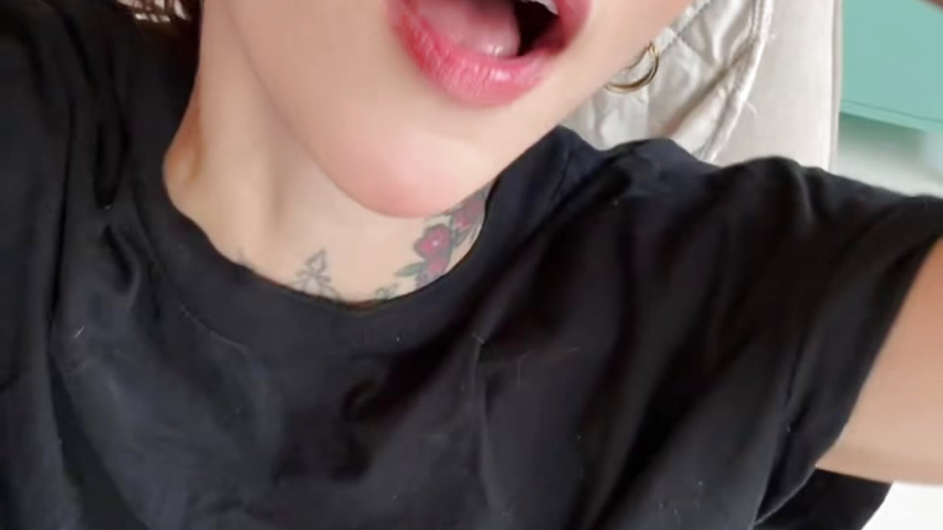 Divirtámonos hoy - video di Evangelyne_1 modella di cam