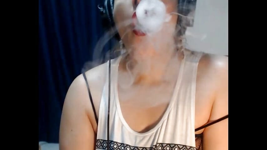 smoke – видео вебкам-модели jenniferS_