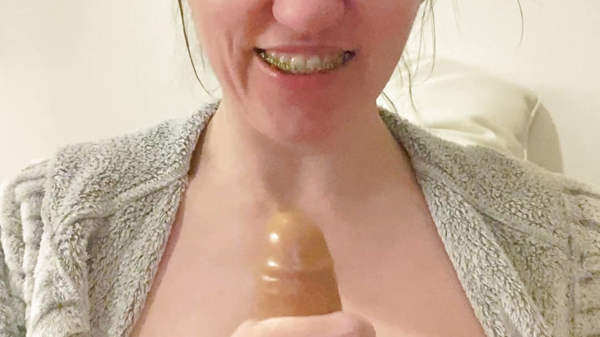 JOI PO polsku + ubliżanie – video modela na kameri Nicole-Ray