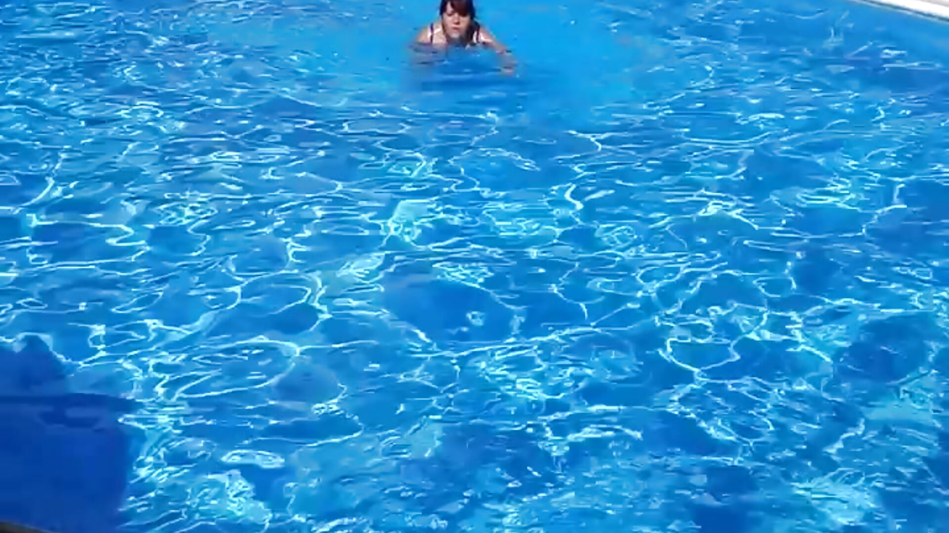 Pool summer time - video od modelky/modela MadameSquirtTatti4