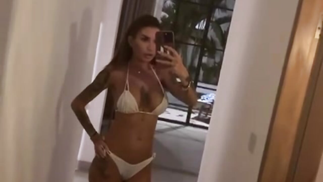 WhatsApp Video 2025-05-05 at 21,33,03_011ca027 – video modela na kameri Emma_D_