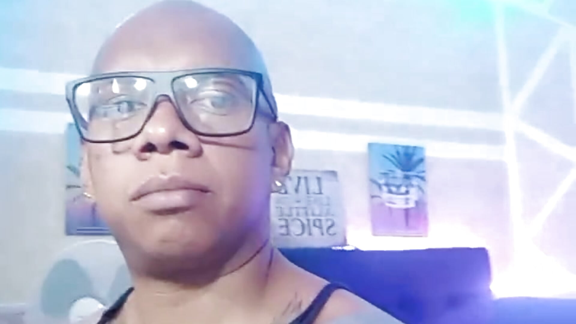 afc7bbda-0e00-48ed-99d6-ba6a9c3b2dc5-1_all_10984 - Tom_miler adlı kamera modelinin videosu