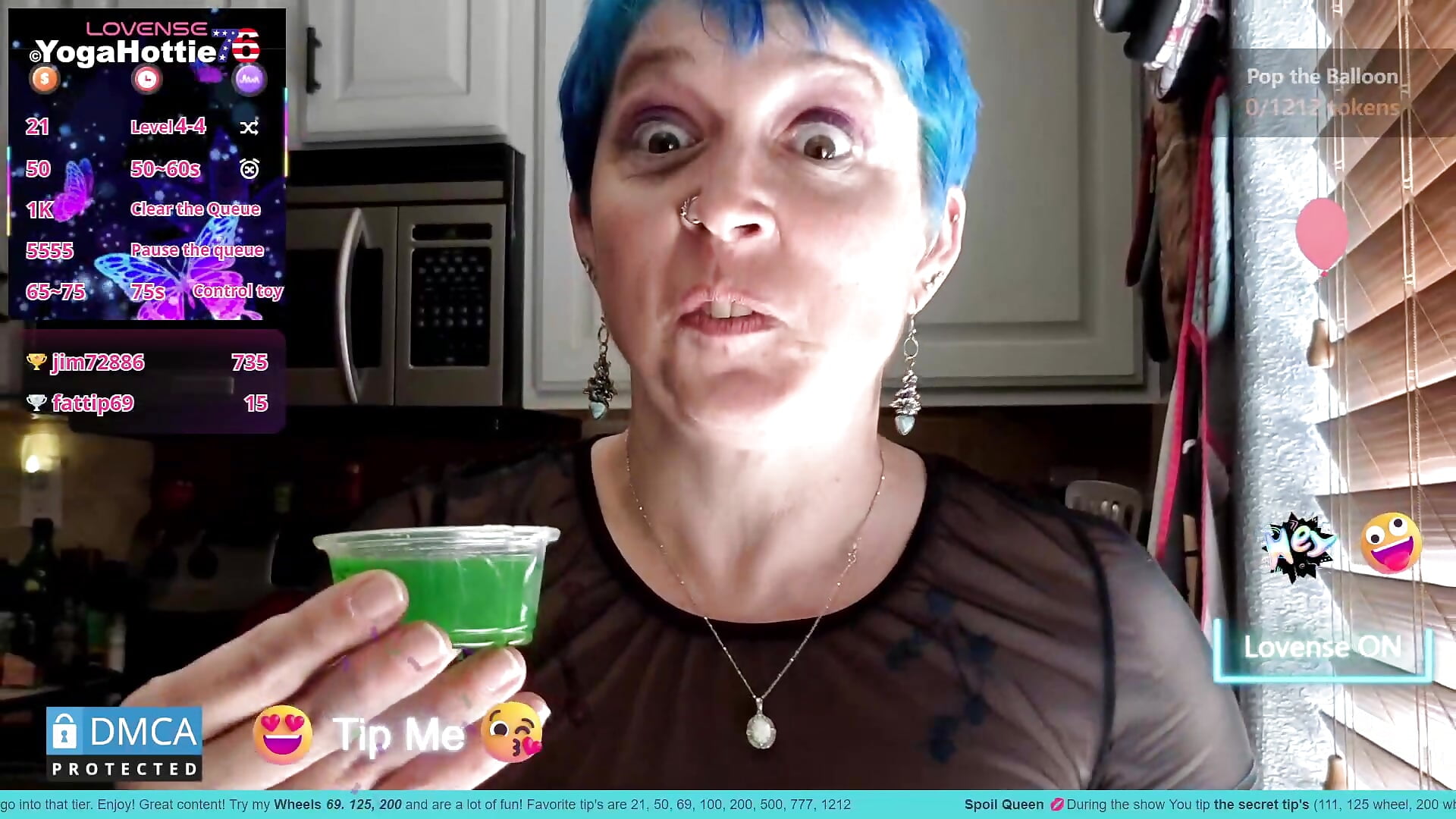 Tequilia Jello Shot & flashing – video od webkamerové modelky YogaHottie76