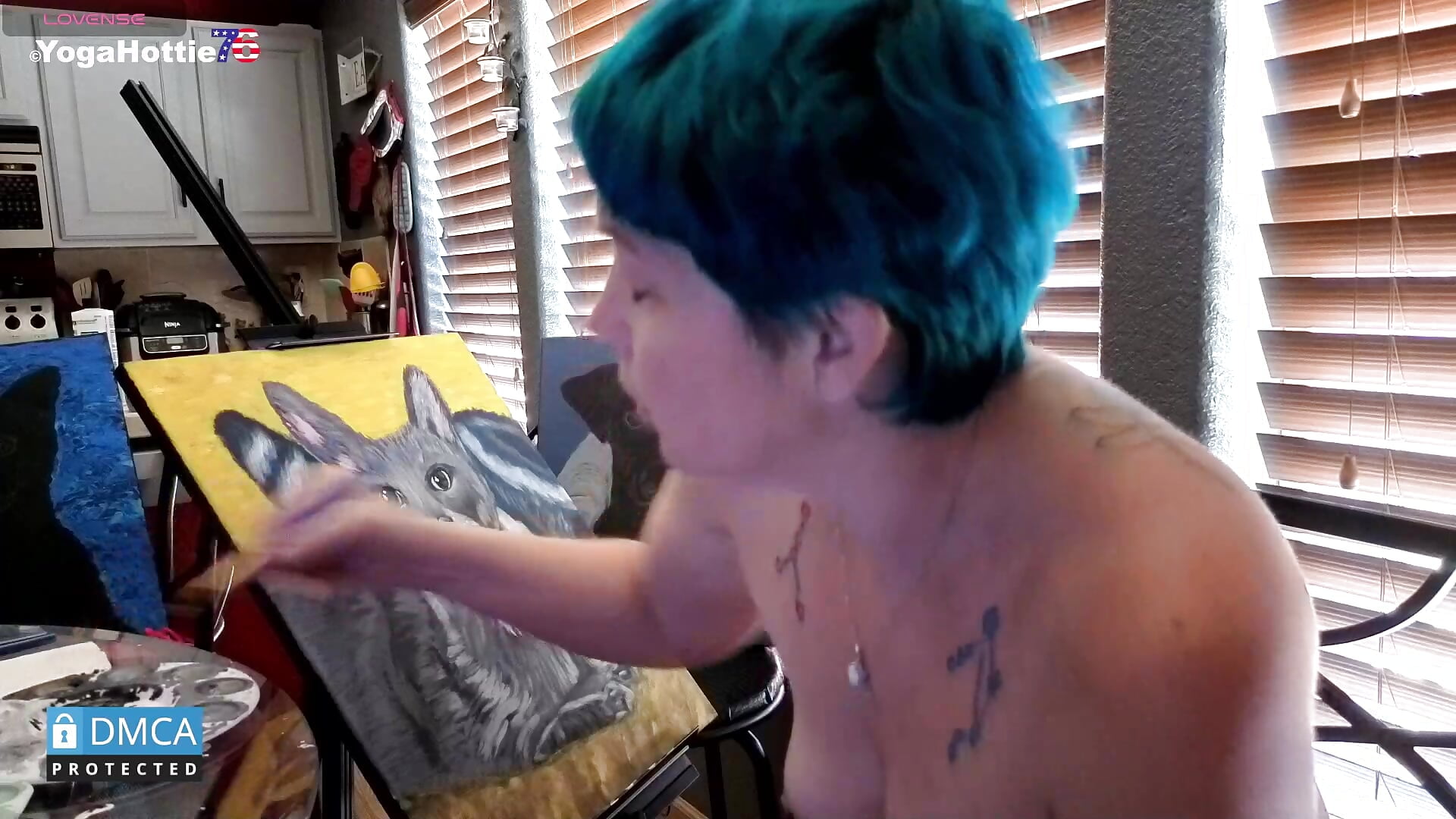 Painting topless – video od webkamerové modelky YogaHottie76