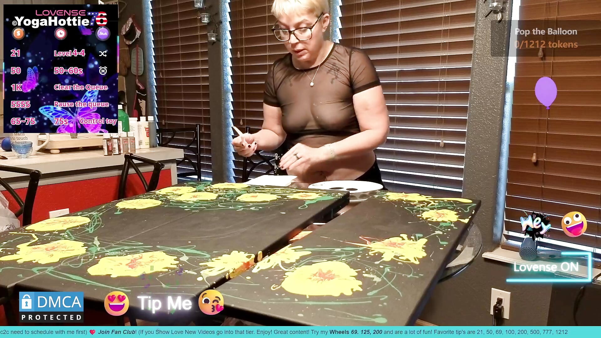 Painting abstract paintings – video od webkamerové modelky YogaHottie76