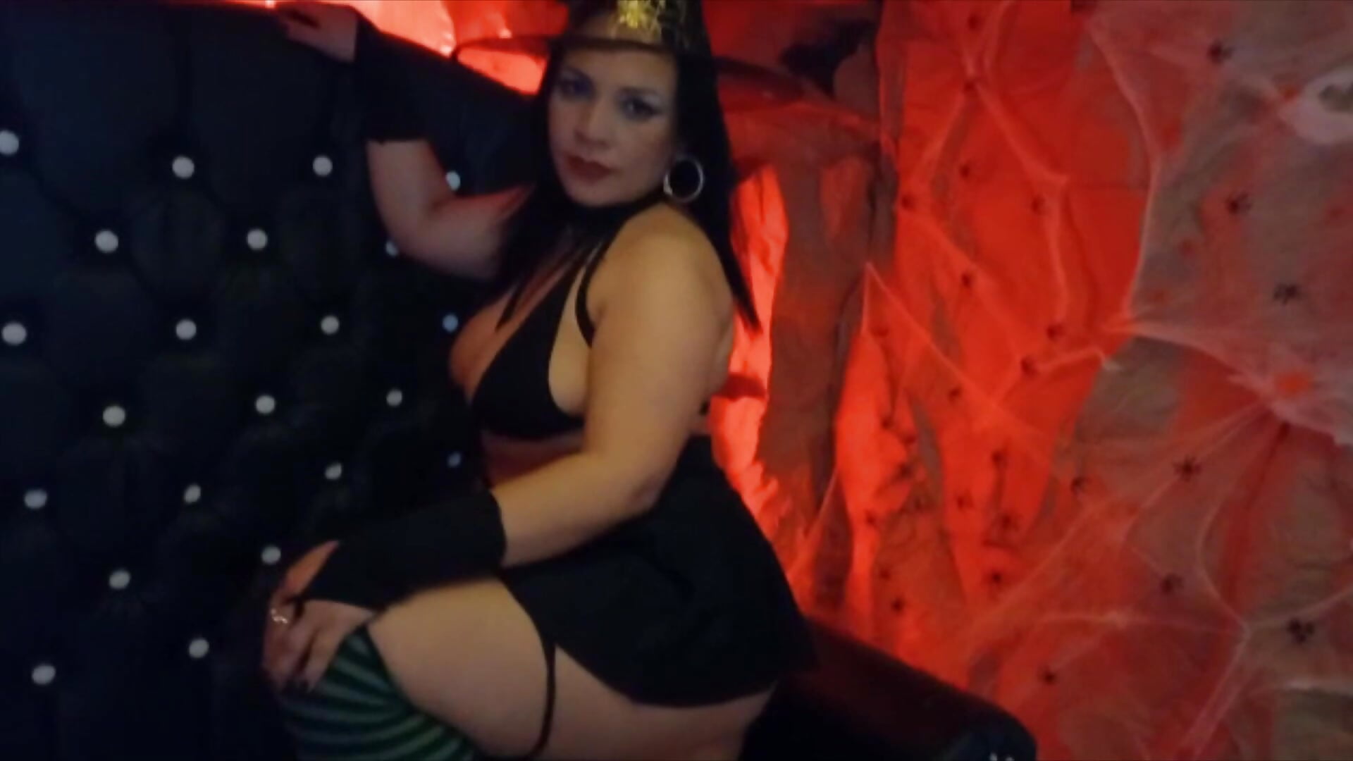 isa devil - video by isabella_diprinzio1 cam model