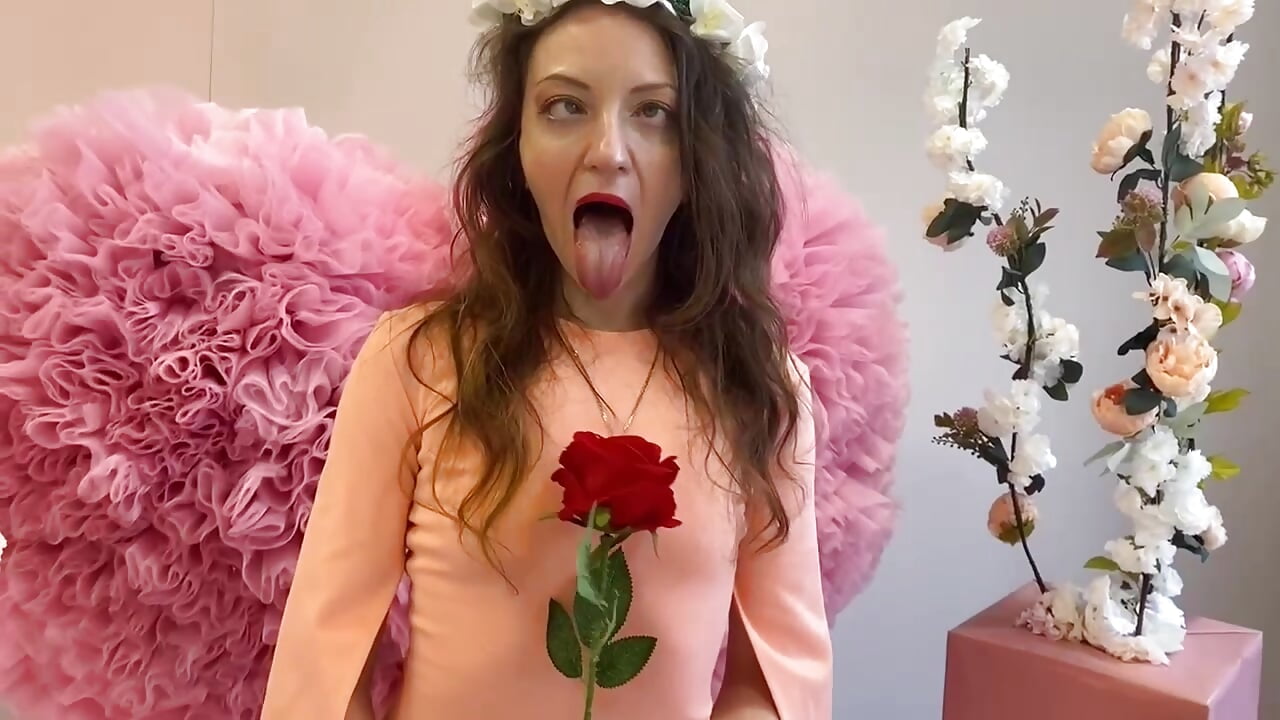 Hi, darling ! I'm already preparing for Valentine's Day and my new bitter photo album is waiting for - video by KattyLuu cam model