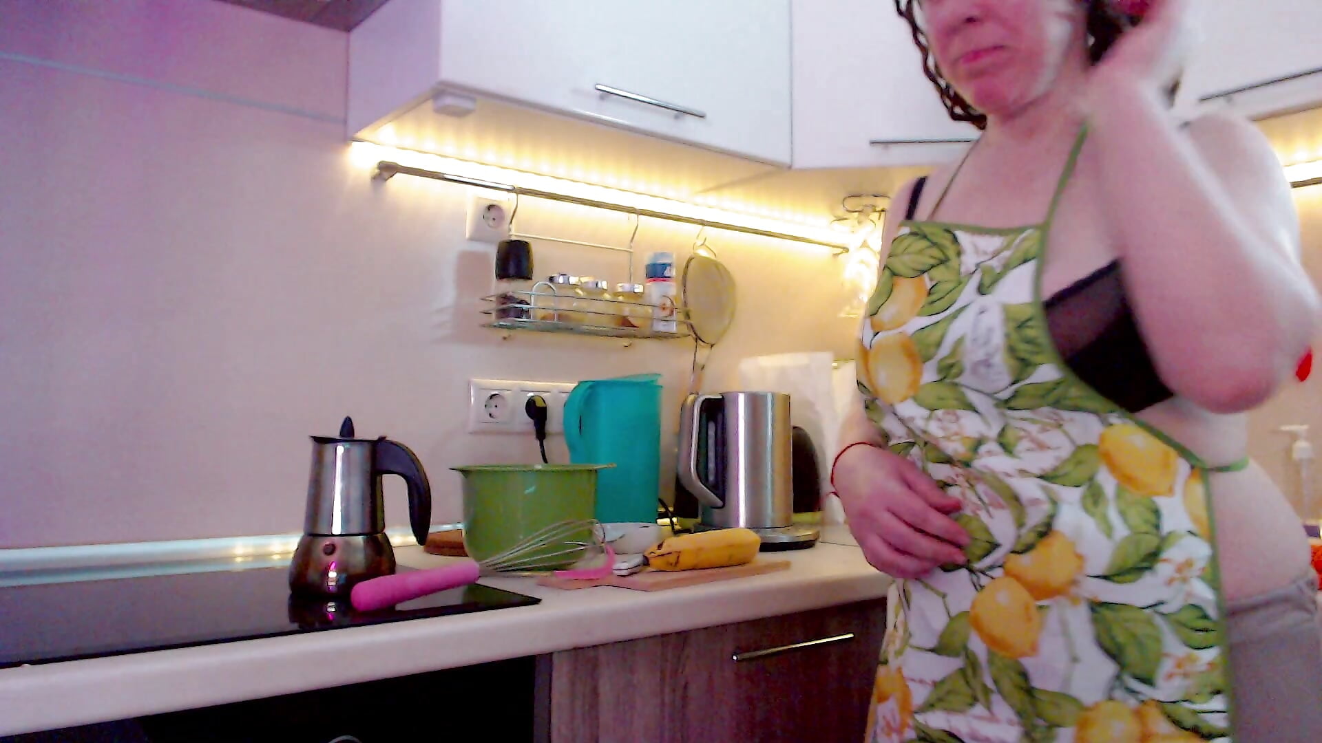 Should I feed you, honey? I love cooking!