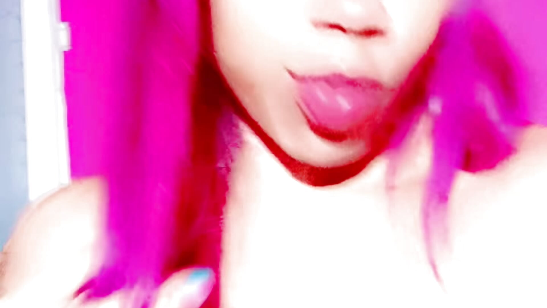 quiero tropesarme y caerme justo debajo de tu polla y tus huevos bebesote quedarme alli clavada - Video von BARBYCHOCOLAT Cam-Model