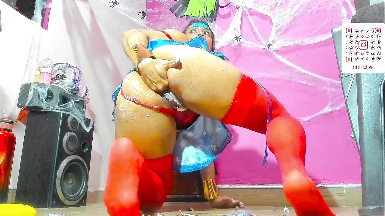 ¡FELIZ HALLOWEEN! DRÁCULA HELADO TODO EL CUERPO MUJER MARAVILLA SEXY TRAVIESA Y CALIENTE PARA TI DAD - Video von BARBYCHOCOLAT Cam-Model