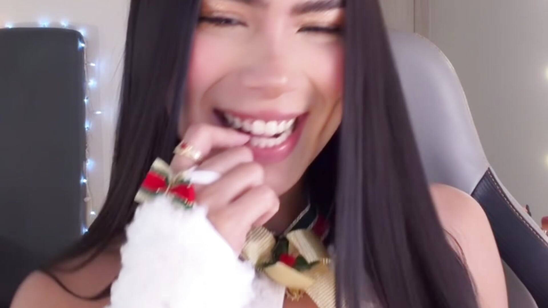 My favorite Christmas song lol 💥 - video by JanyLunaa cam model