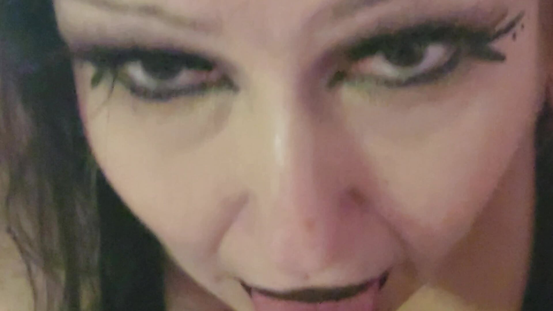 Daddy giving gypsy her treat for reaching 400 followers - video by DaddyGypsyFunTime1 cam model