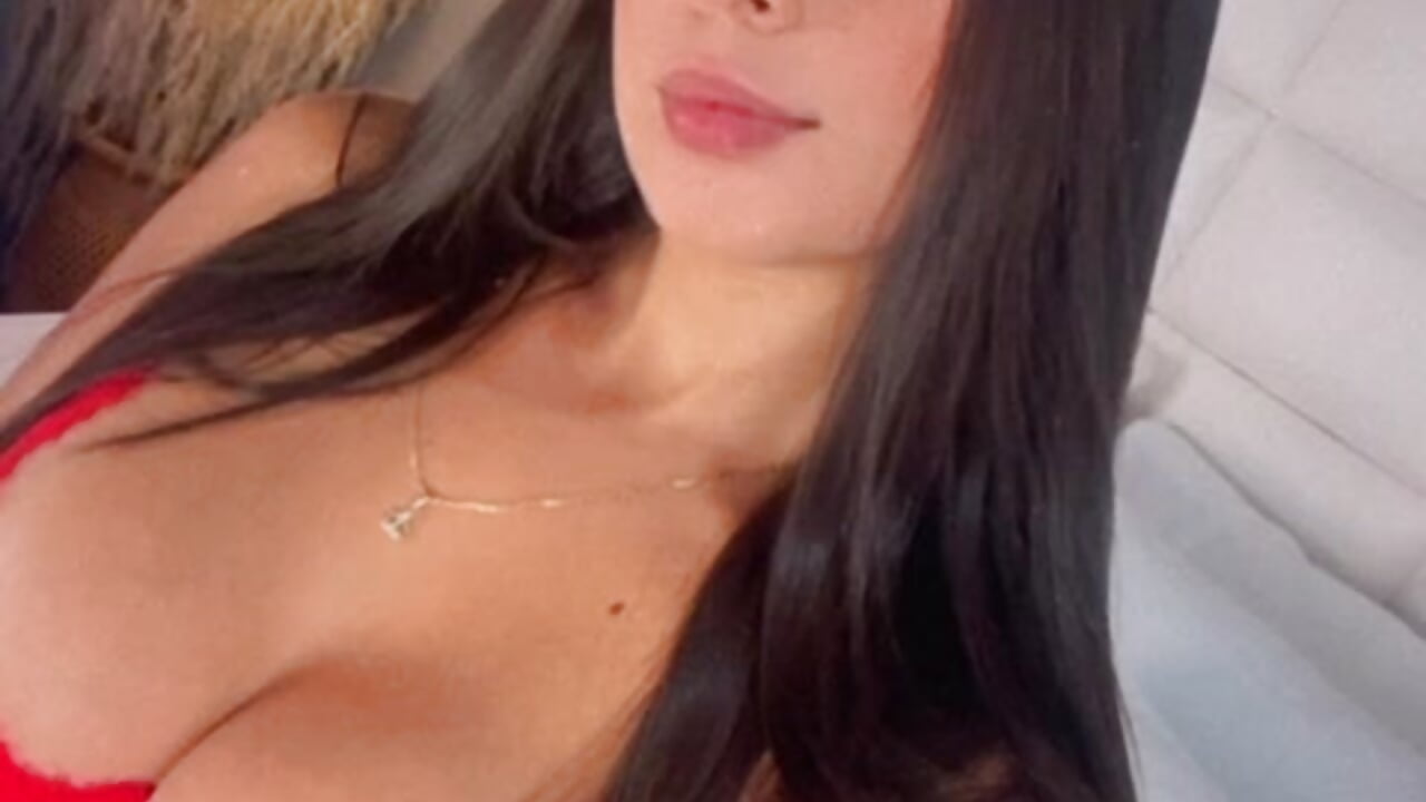 sexy red - video by Ahincale cam model