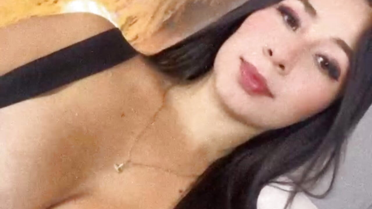kiss love💋 - video by Ahincale cam model
