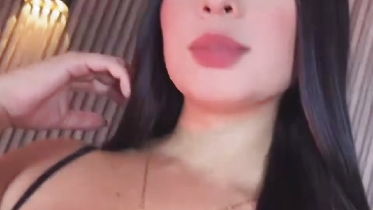 ass by you🍑🫦 - video by Ahincale cam model