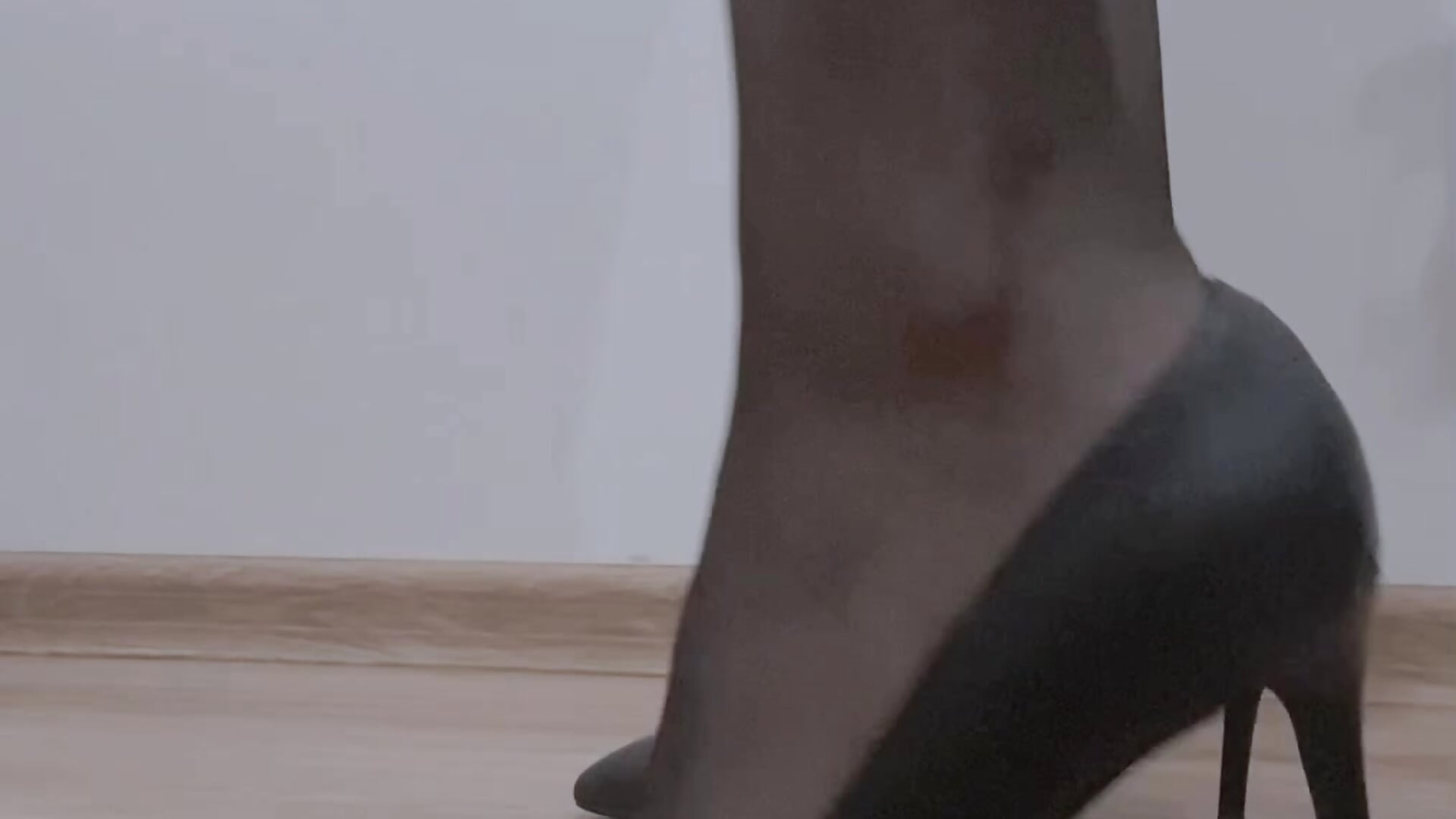 Heels - video by Jessica_Gill cam model