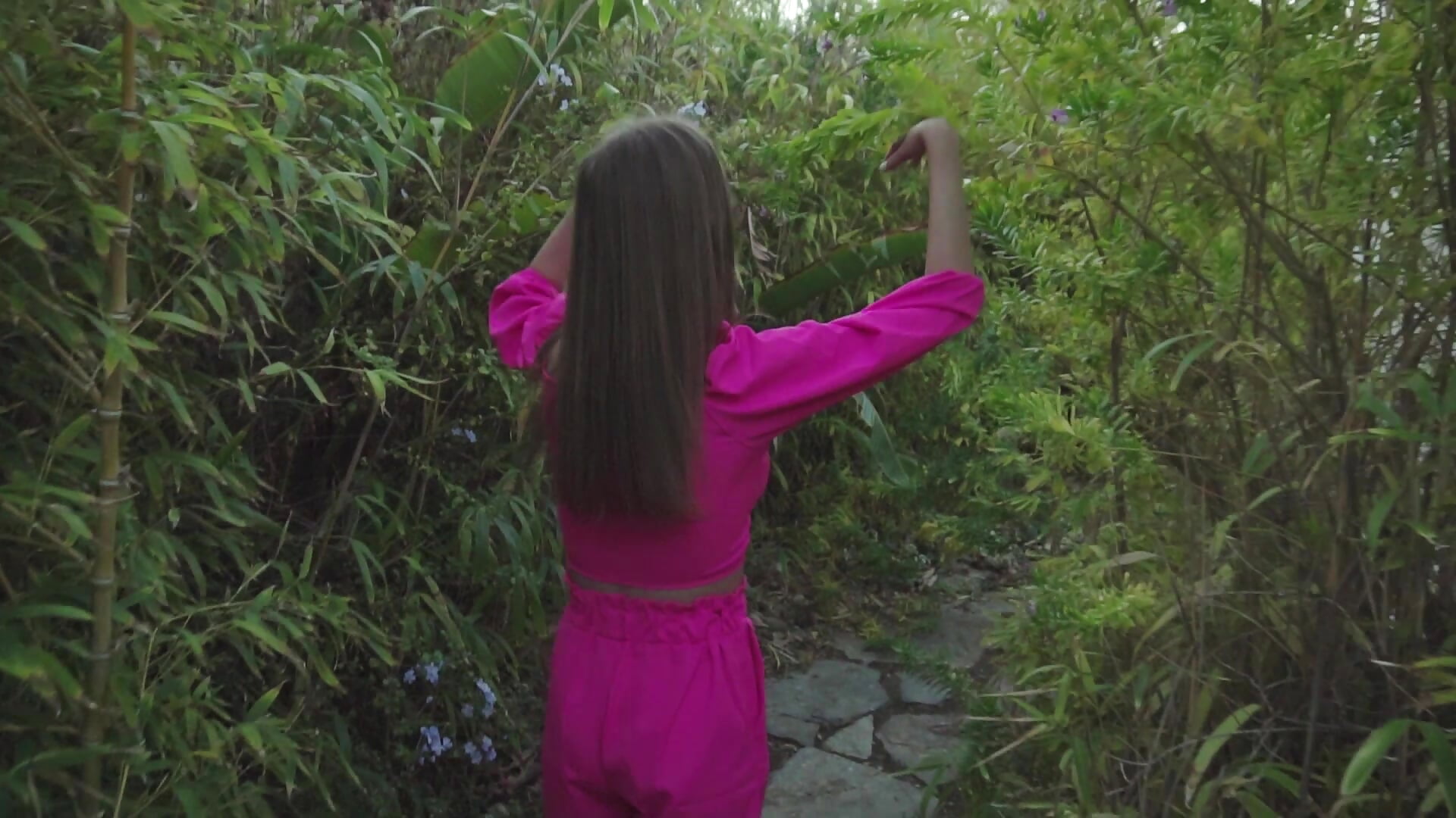 Travel to paradise - video by AudreyBarlow cam model