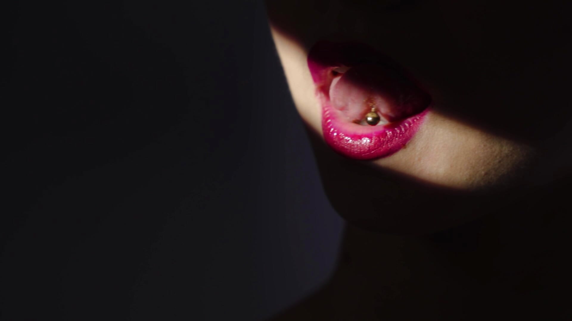 A ray of light in the darkness - video by AudreyBarlow cam model