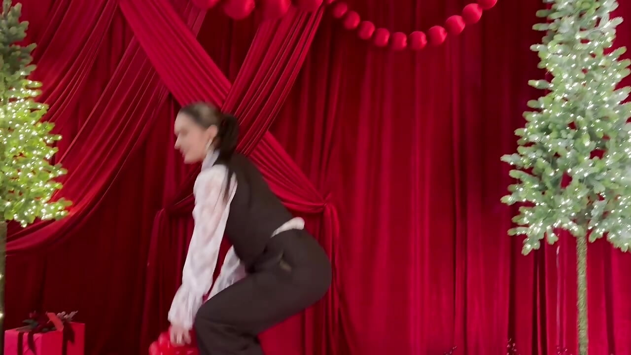 Christmas Diva Activated 👑 - 視頻由 RachelSimpson 主播提供