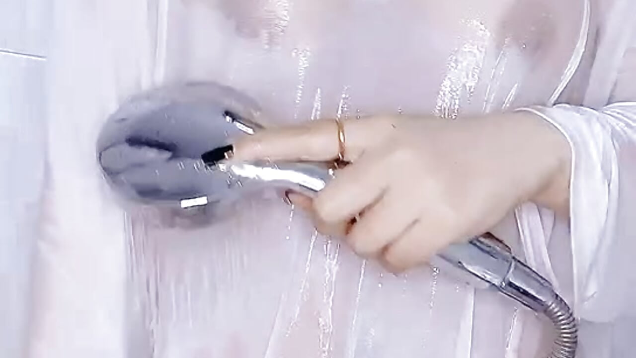 湿身wet - video by GiLLHcup cam model