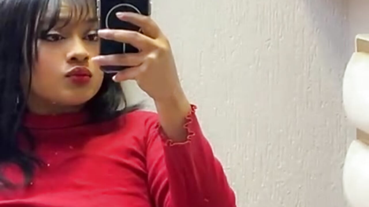 A happy start to the year darling, one more year where I will be your weakness. - video by Sariitaa_ cam model