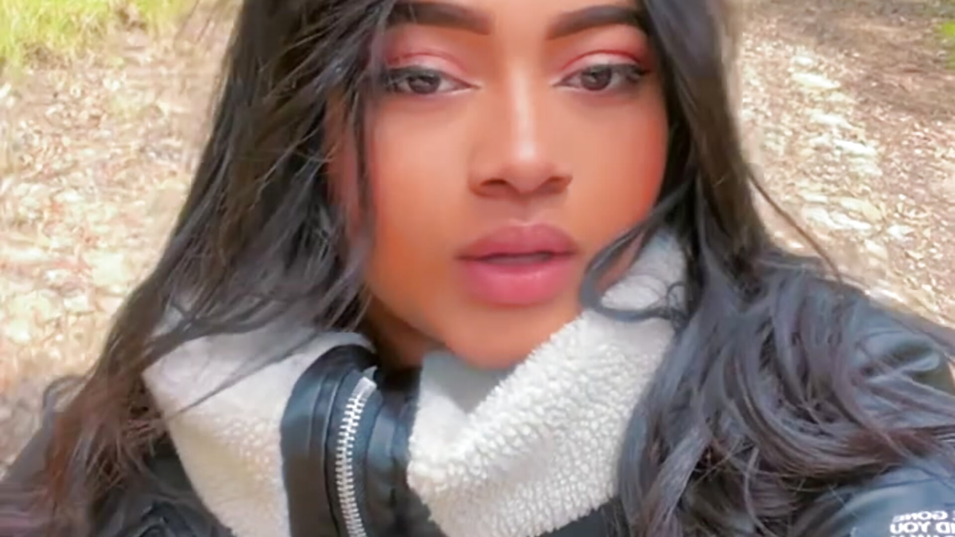 Helloo - video by Sariitaa_ cam model