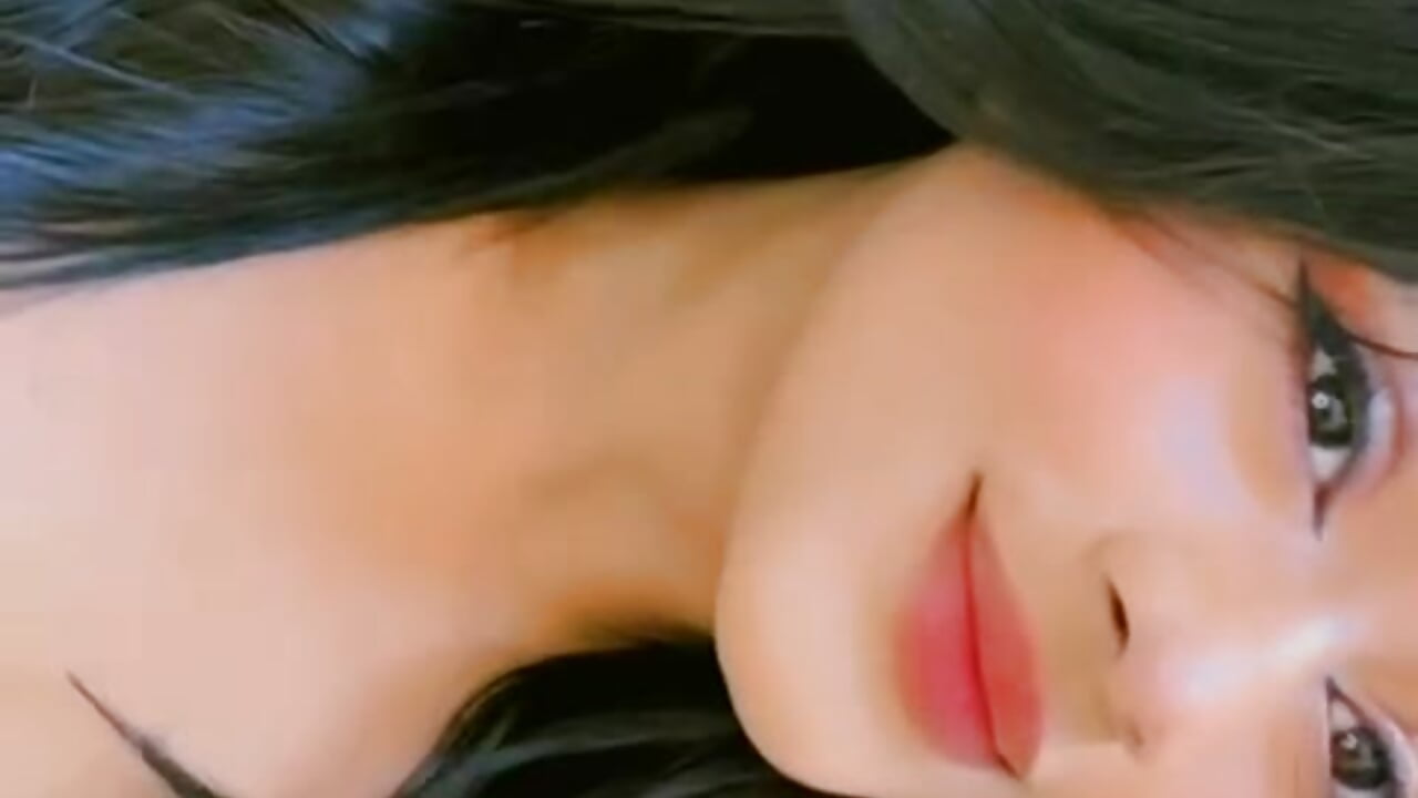 “You’re already under my spell… admit it 👑🔥” - video by Sariitaa_ cam model