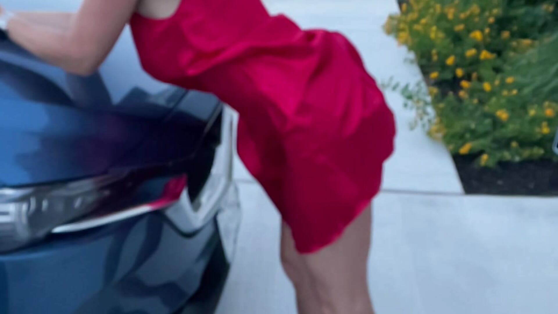 Wind catches nightie - video by ShySuperheroGrrl cam model