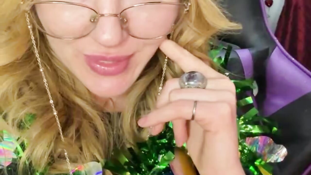 Merry XXXmas ;)) - video by courtneyoccult cam model