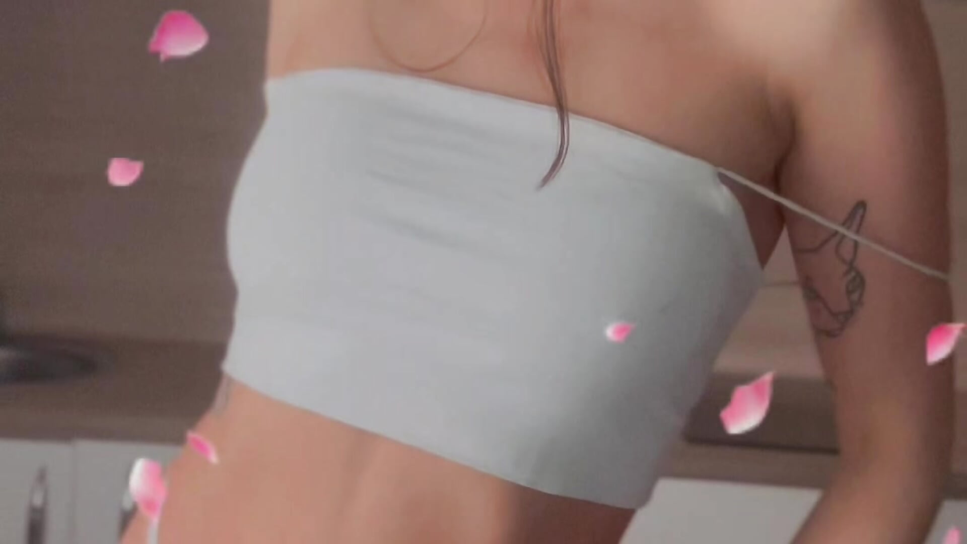 With spring🌸🌷 - vídeo de la modelo de cam Ema_X_Love