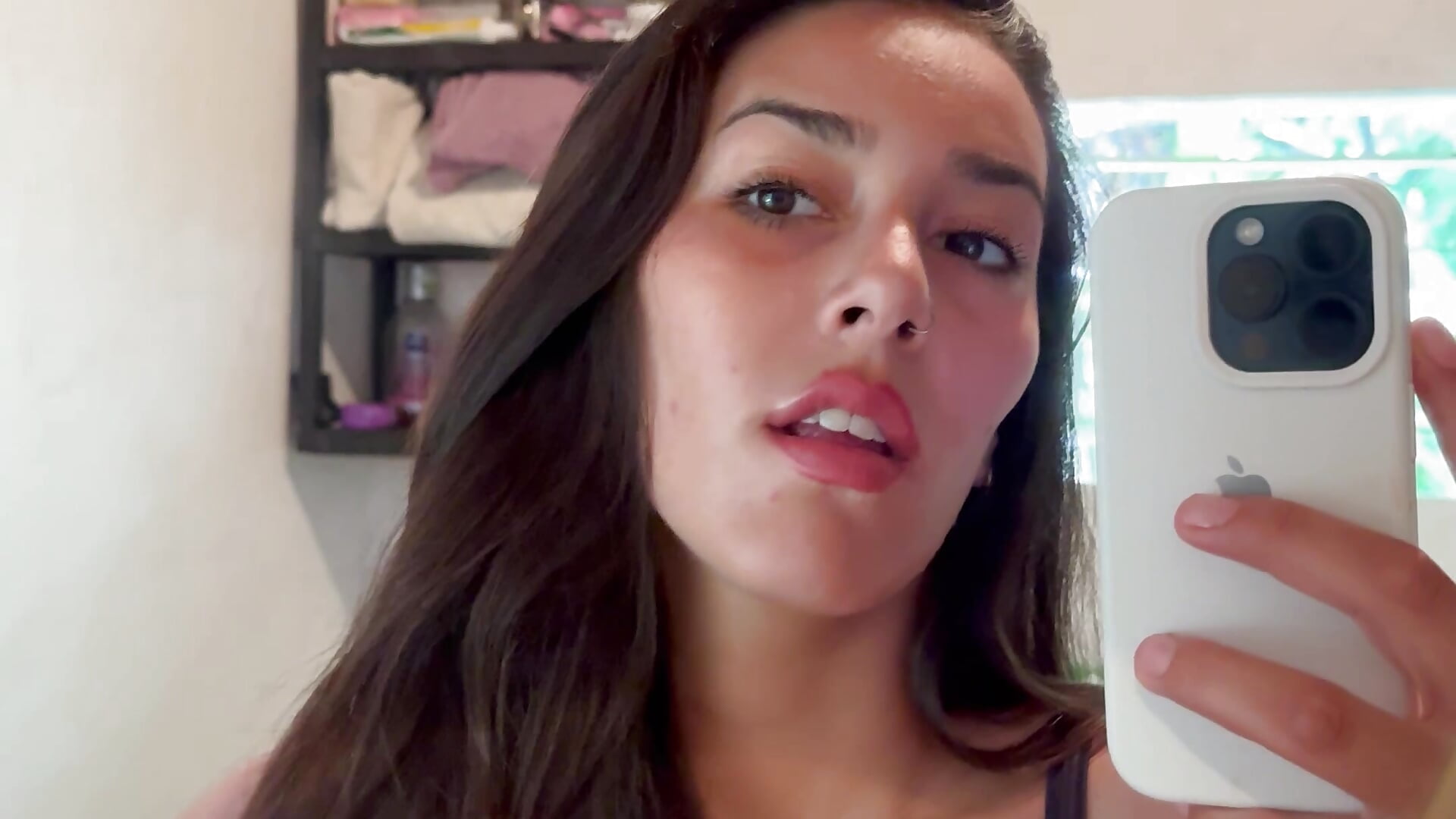 Star with me bby 🍑 👄 💦 - video by AstridFox cam model