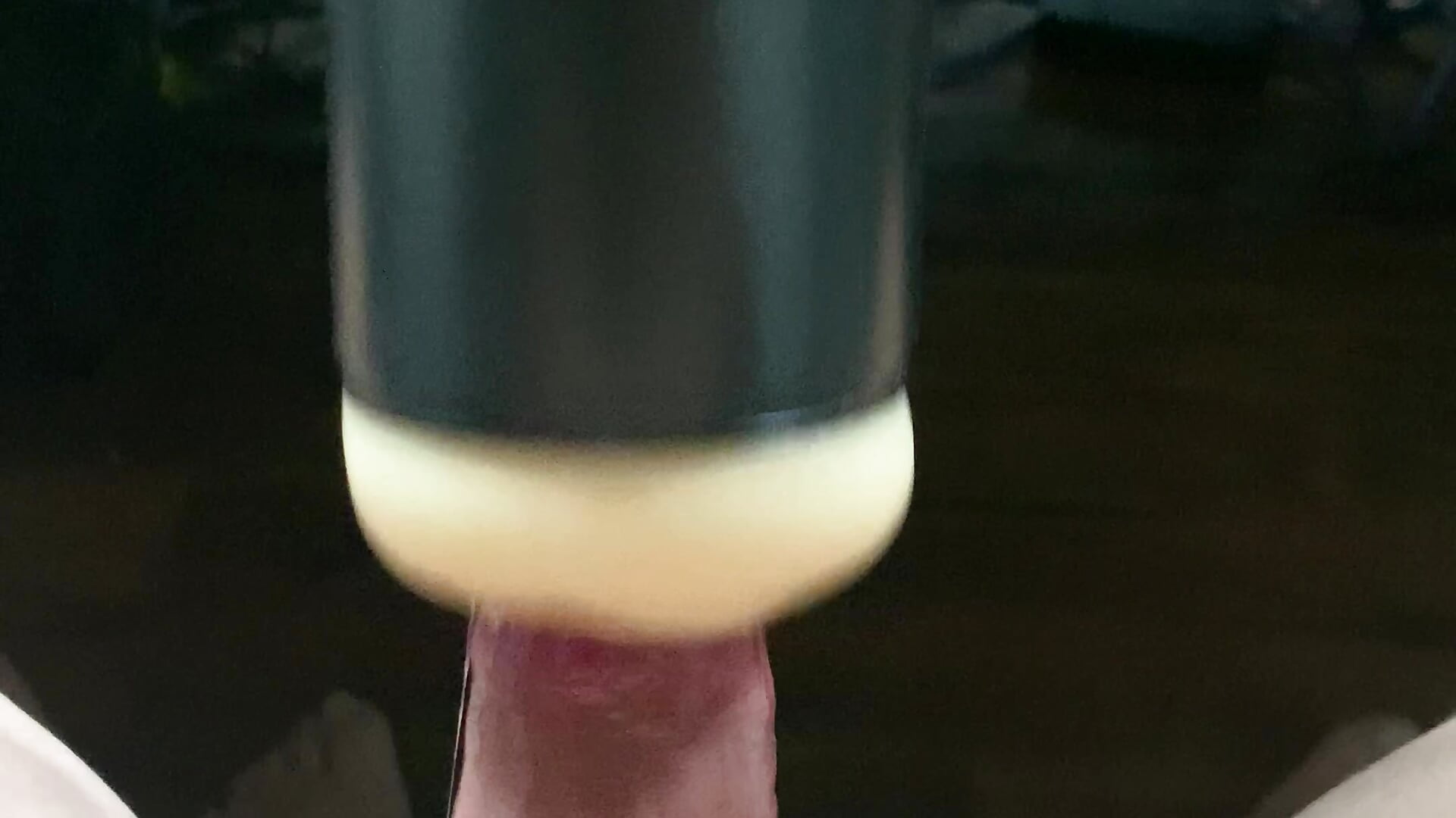 長時間寸止め後の撒き散らし射精 - video by Ume_chos1 cam model