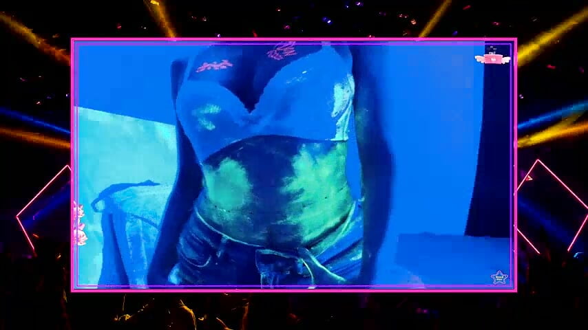 🪄🌈 Glow in The Dark ! Neon Play 💜✨🪄🌈 - סרטון של Bellaxoni, דוגמן/ית מצלמה