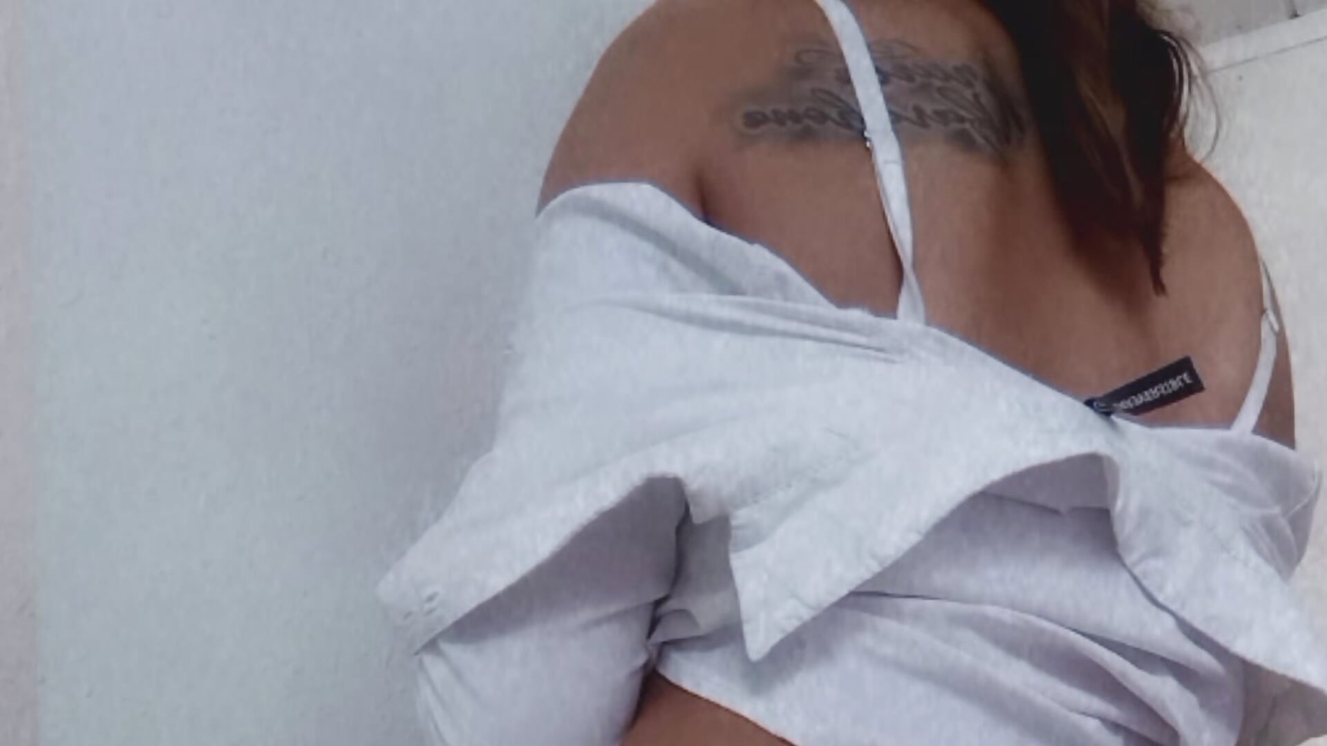 "Awaken your most sensual side with every detail." 🔥 - video by AnisiaFarina cam model