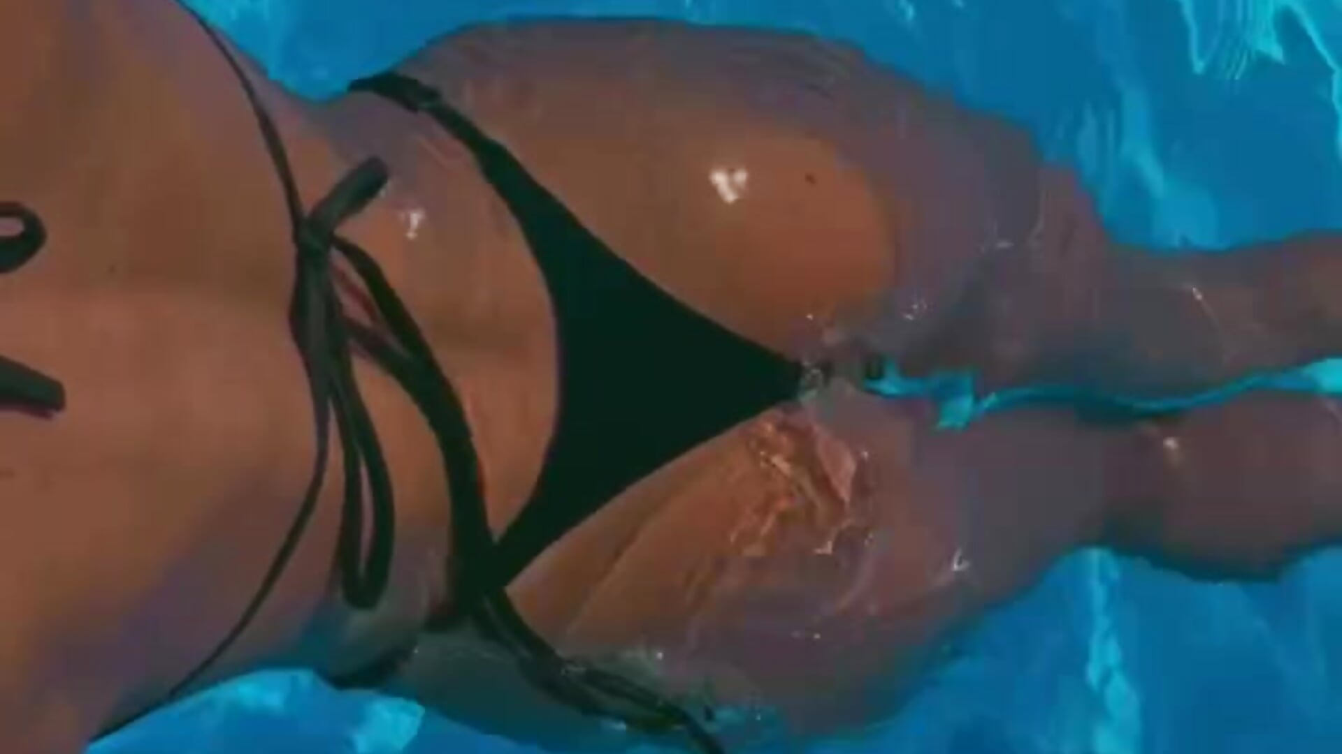 🦢 - video by JasmiLyn cam model