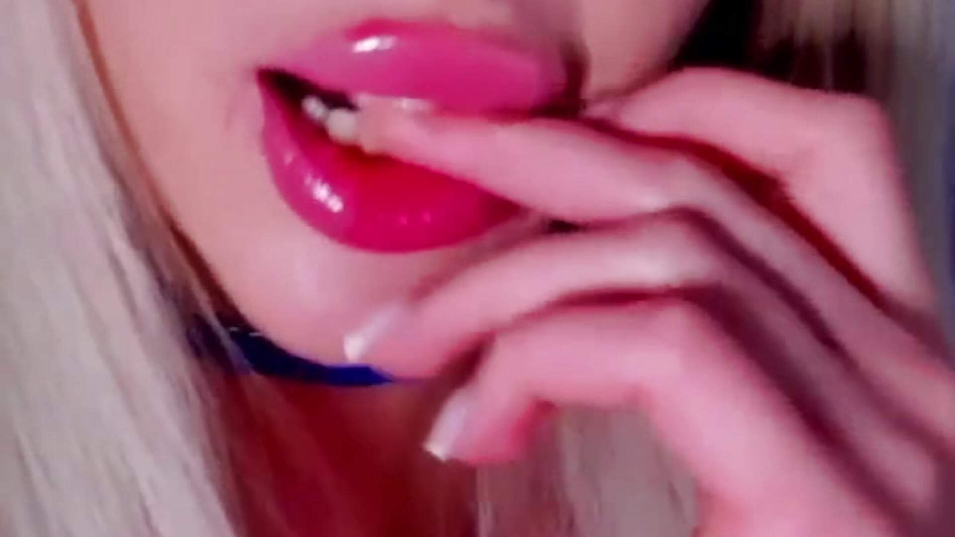 Free video - video van YourLizzyDoll cam-model