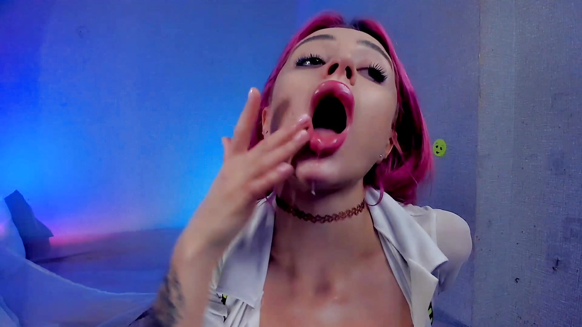 Suck finger+silva on tits+sloppy deepthroat toy+dirty talk to Daddy - clip cu LickLizzy