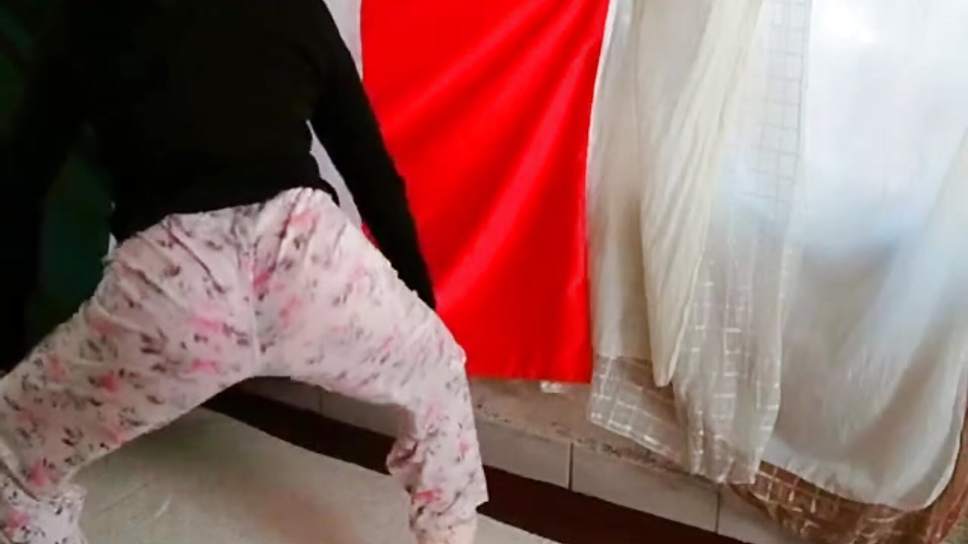 Disfruta de la yogasexi de domingo a viernes, sábado, descansamos. - video by LaInsaciableIntensa cam model