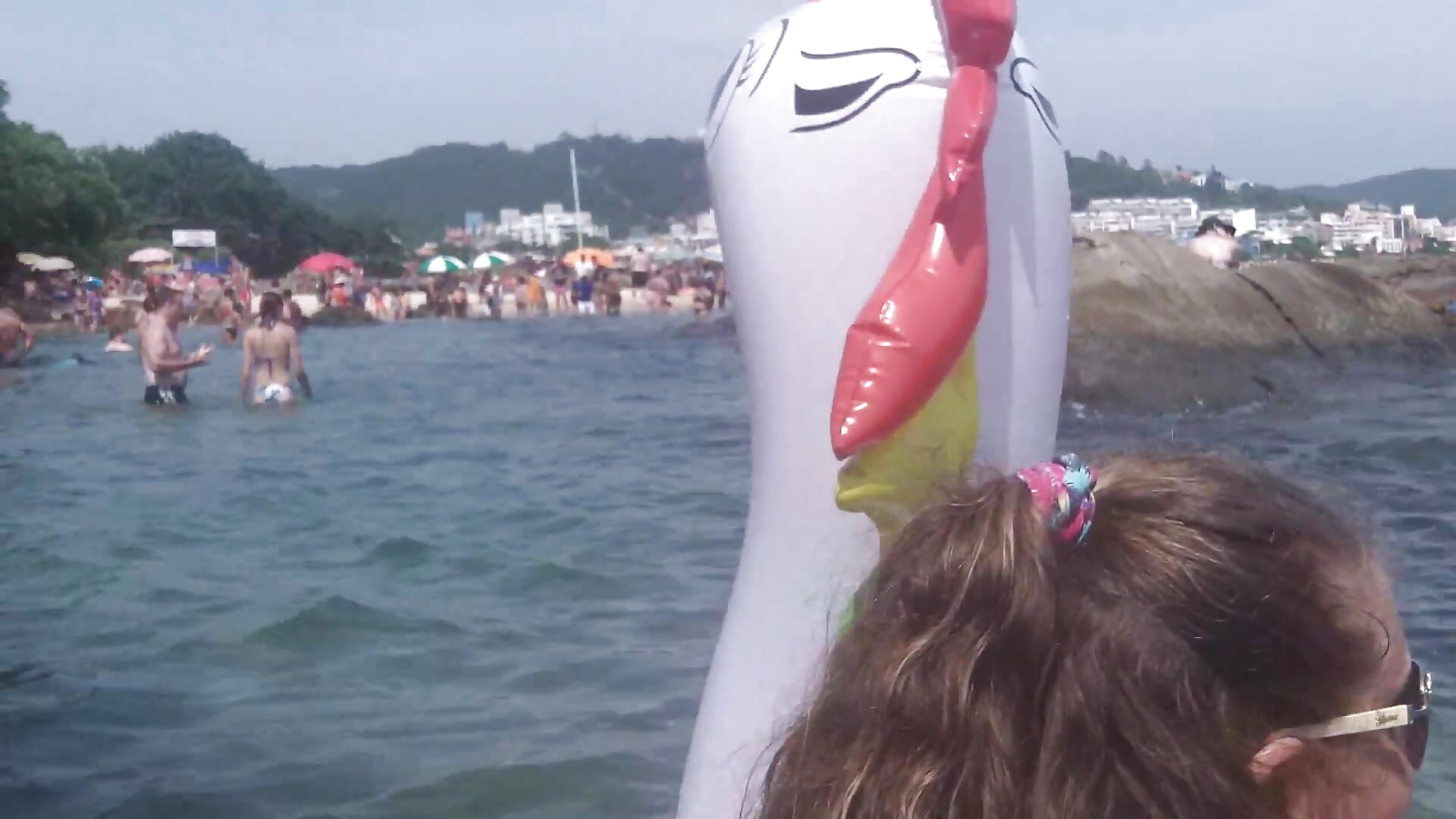 Adoro bricar na praia/I love playing on the beach - video by Kellenzinha cam model