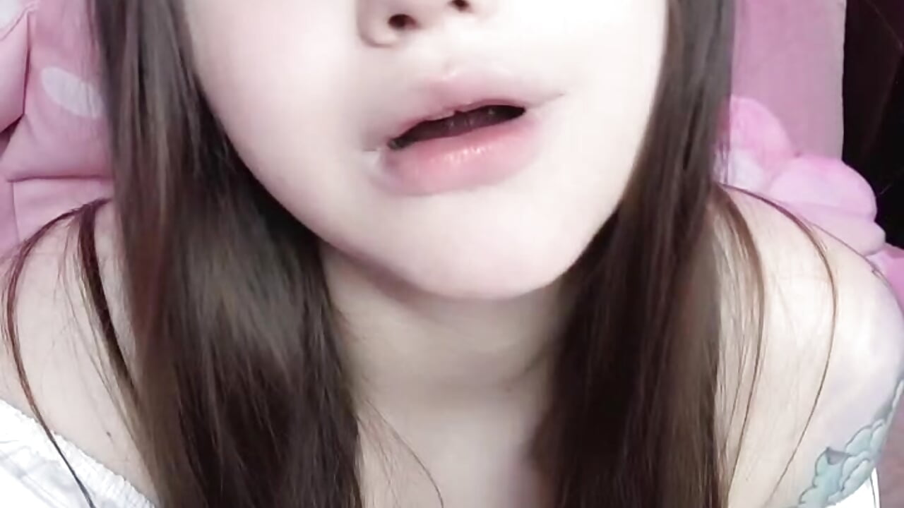 Sending you a little virtual kiss... ~ 💌✨ - video by Lolisuccub cam model