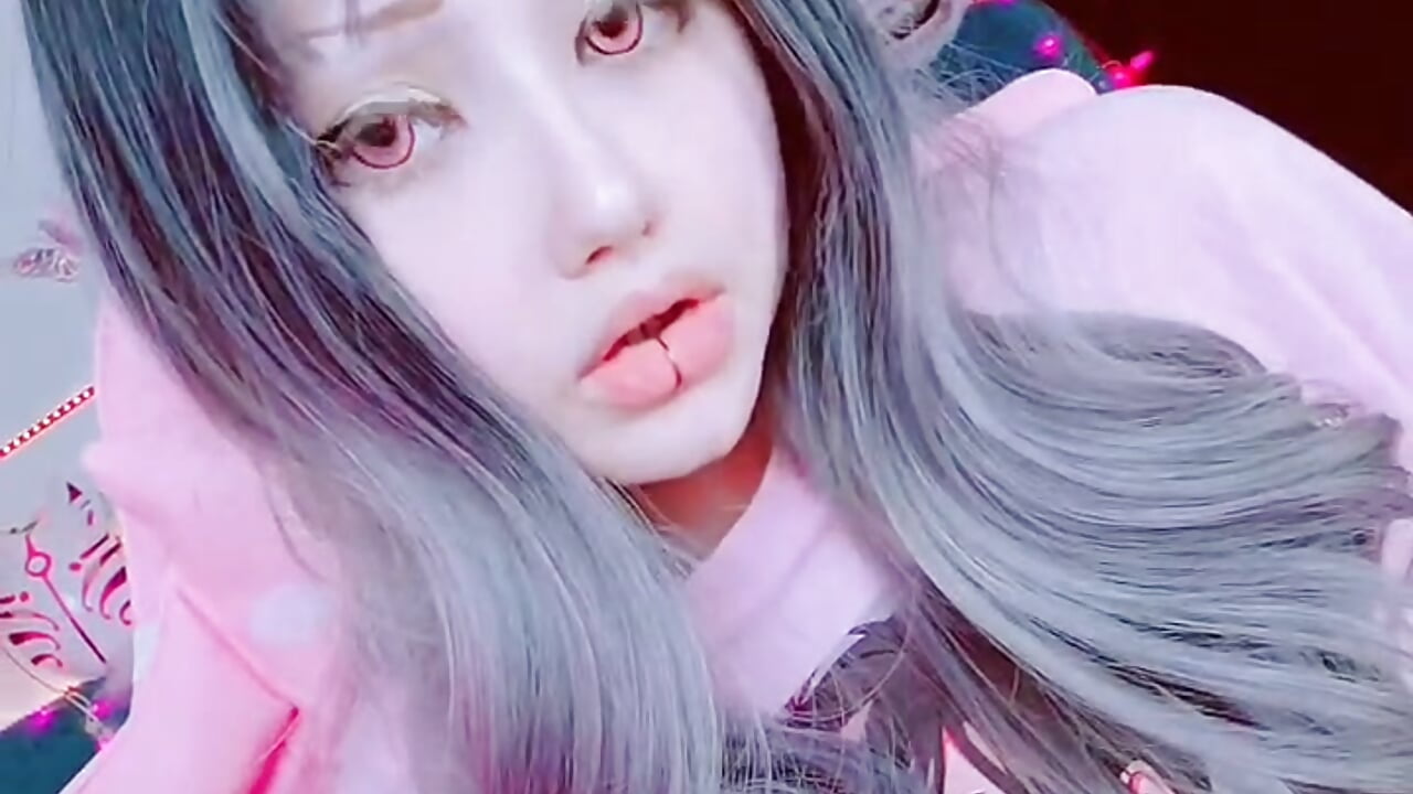 the very charm that you want to pamper 🧸 - video Lolisuccub kameramallilta