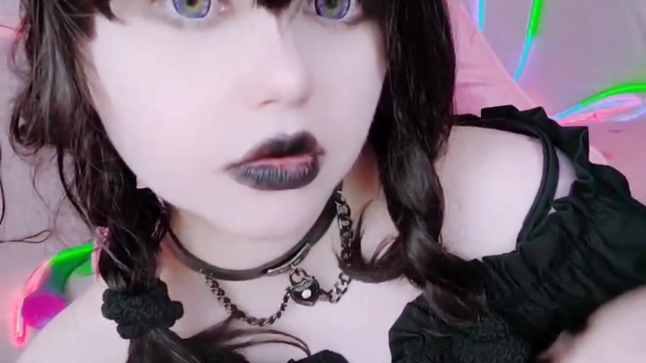 Flash nipples from gotic princess 🖤