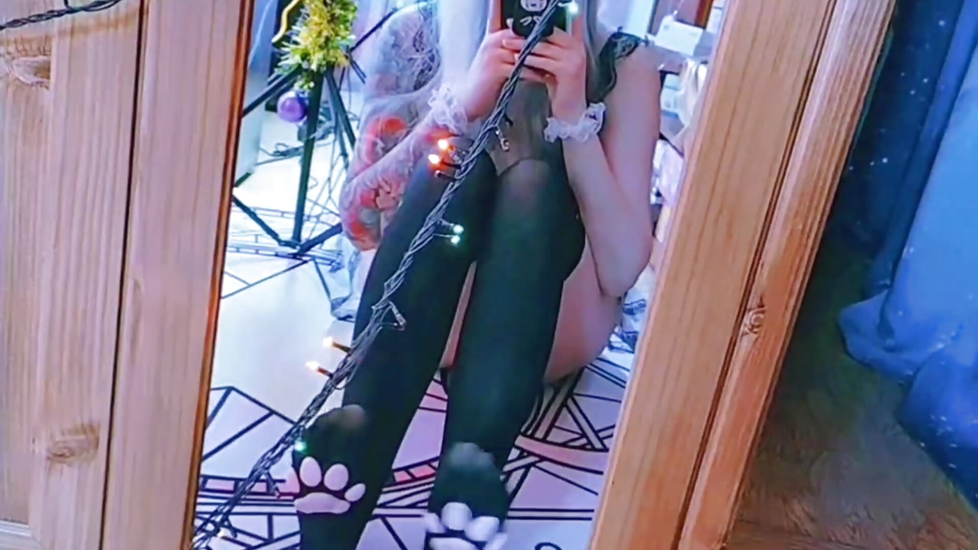 🐾🦊 kitsune’s paws 🦊🐾 - video oleh model kamera Lolisuccub