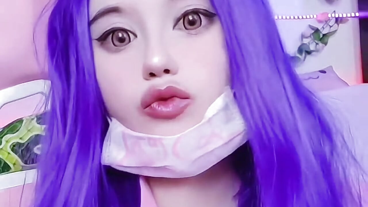 Oh-oh-oh... who's that shy one looking at me? 😼✨ I noticed you~ Come here quickly, I'll kiss u! 💋 - video by Lolisuccub cam model