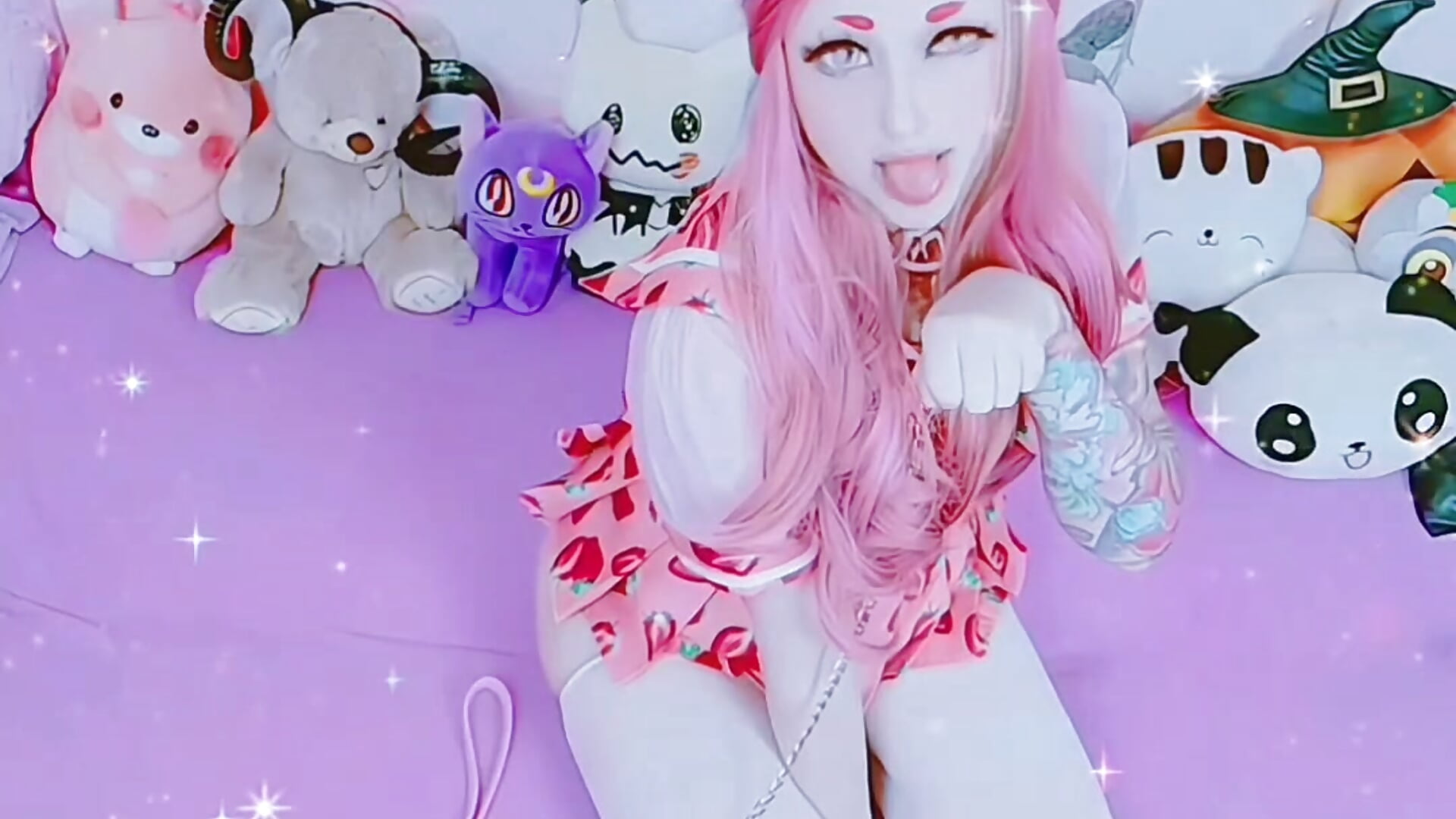 sweet like strawberries 🍓 soft ears, shiny collar… ✨ I am feeling playful today~ (๑>◡<๑) - video by Lolisuccub cam model
